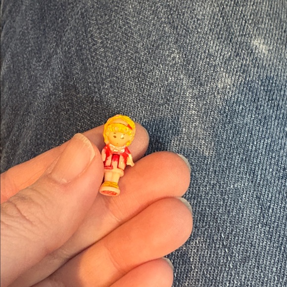 Vintage 1989 Polly Pocket Doll In Red Dress And Headband Polly - Picture 4 of 4